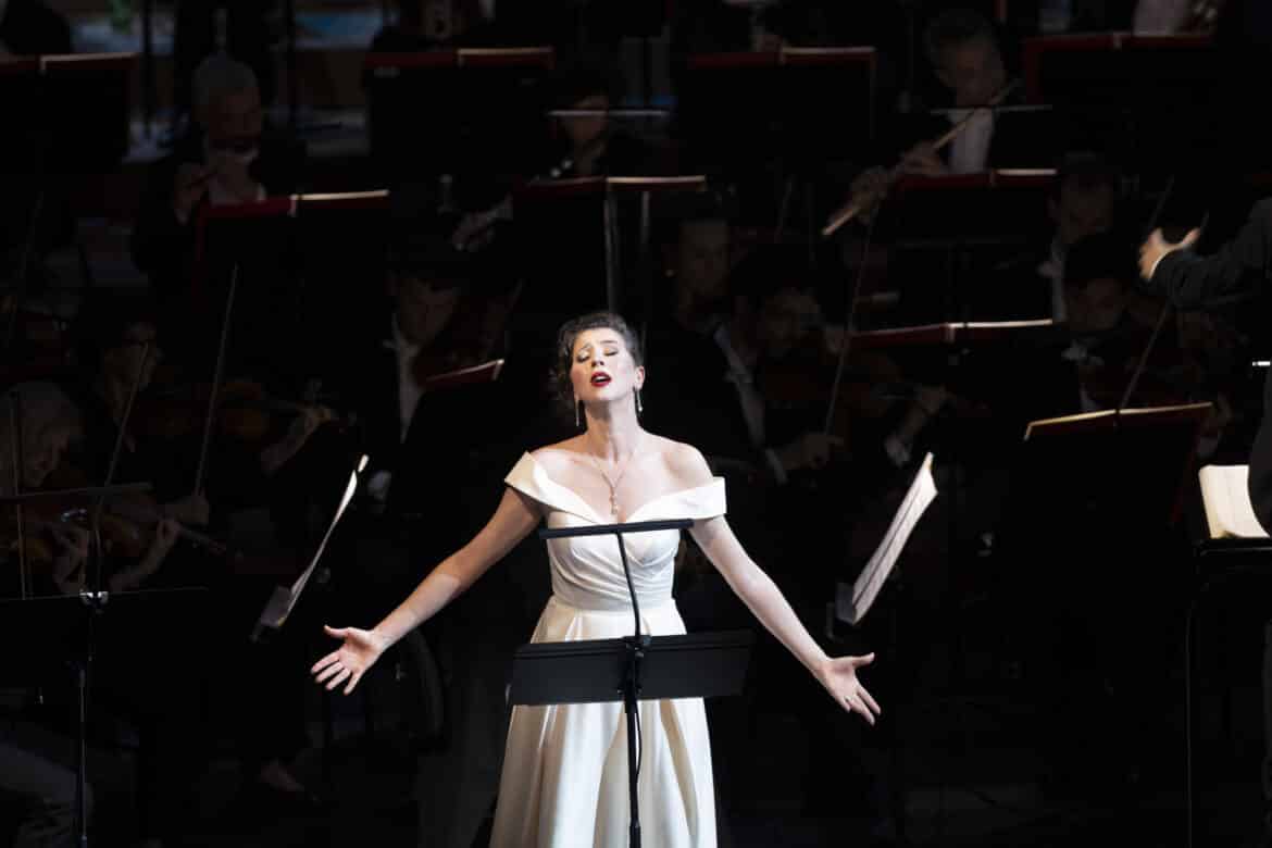L’opéra Lucie De Lammermoor de Gaetano Donizetti (1797-1848) en version concert. Direction musicale : Daniele Rustioni. Lucie Ashton : Lisette Oropesa. Edgard Ravenswood : John Osborn. Henri Ashton : Florian Sempey. Raymond Bidebent : Nicolas Courjal. L